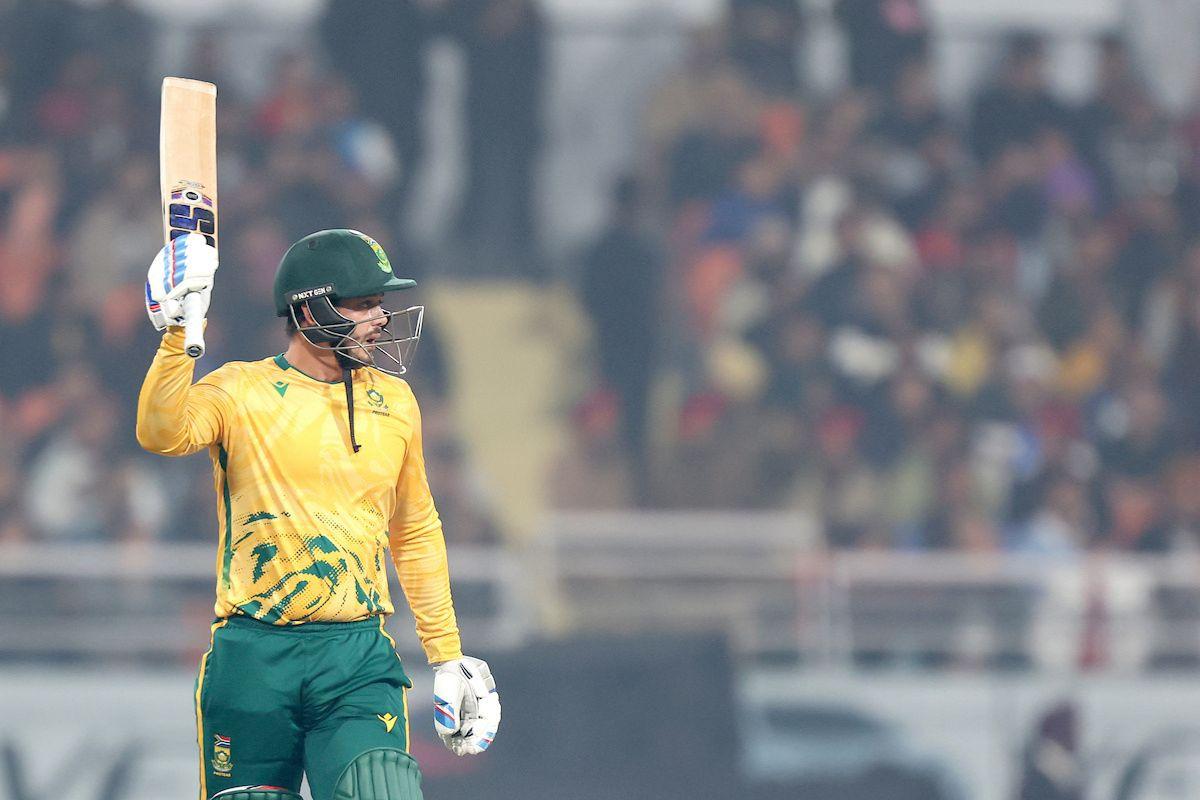  Quinton de Kock celebrates his fifty. 