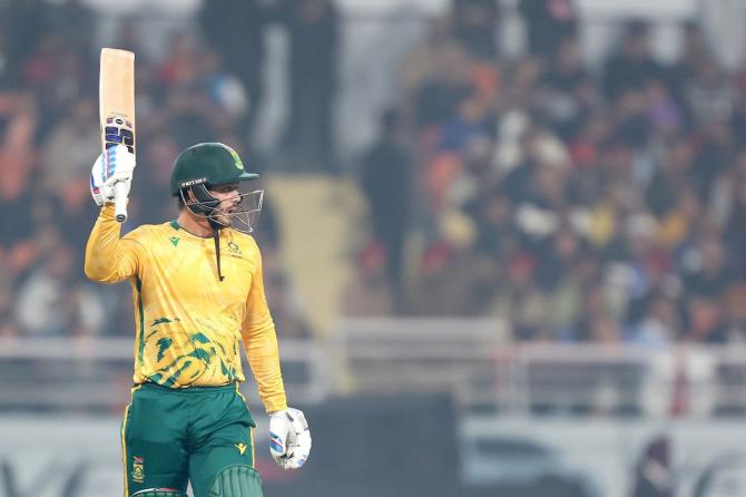 Quinton de Kock celebrates his fifty