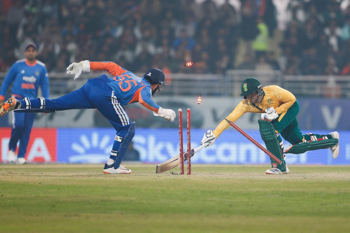 Jitesh Sharma runs out Quinton de Kock