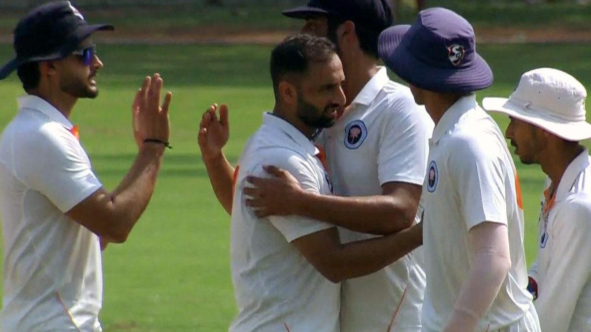 Jammu and Kashmir's players celebrate a wicket