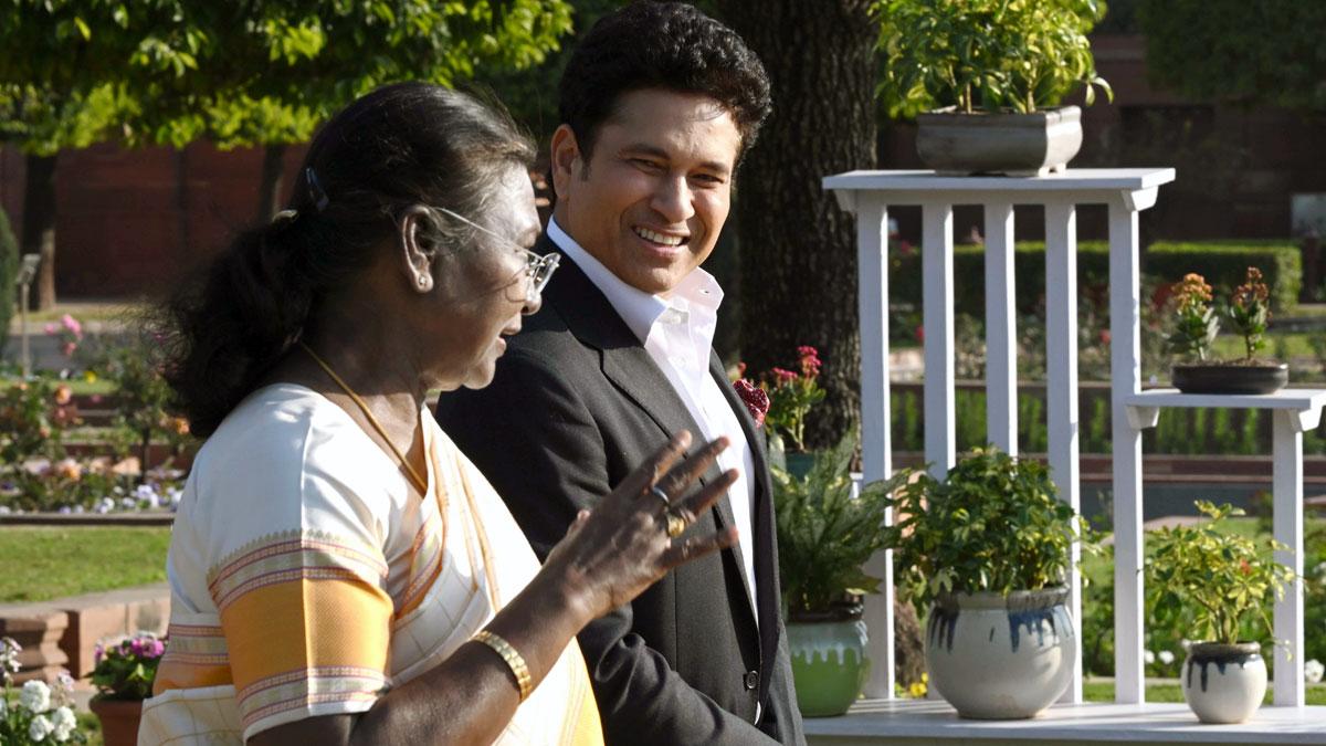 Sachin Tendulkar with President Droupadi Murmu