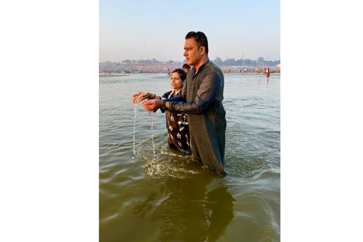 Anil Kumble and wife Chetana take a dip in the Triveni 