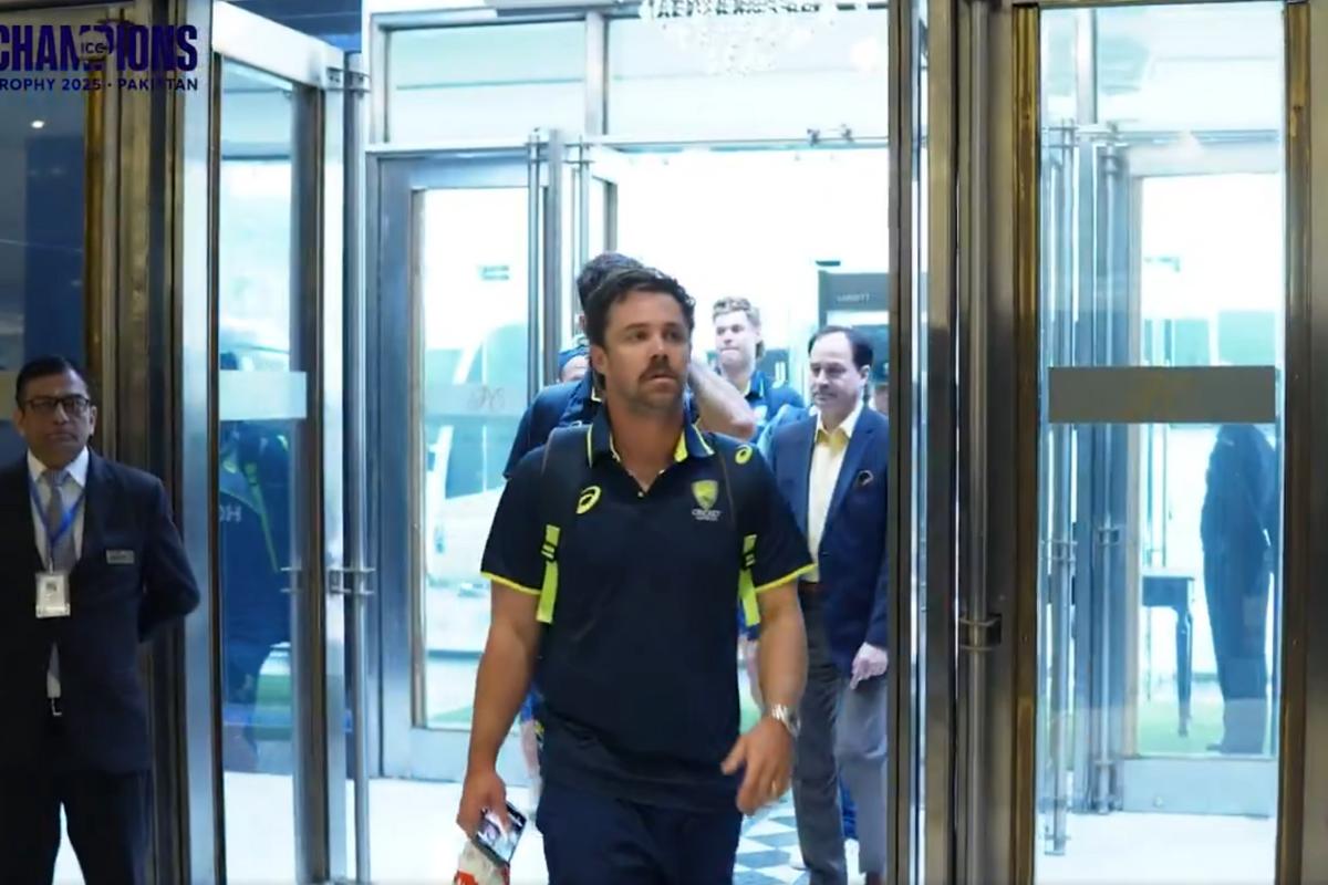 Travis Head and the Australian team arrive at the team hotel in Lahore on Sunday