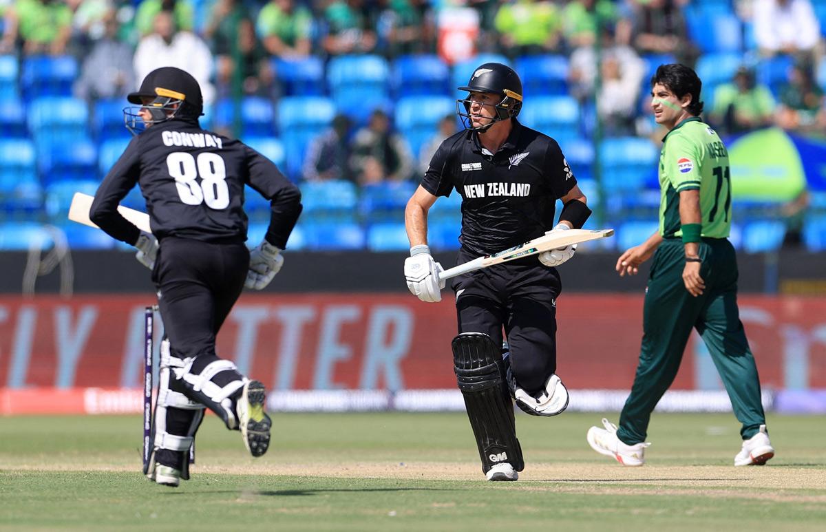 Will Young and Devon Conway run between the wickets