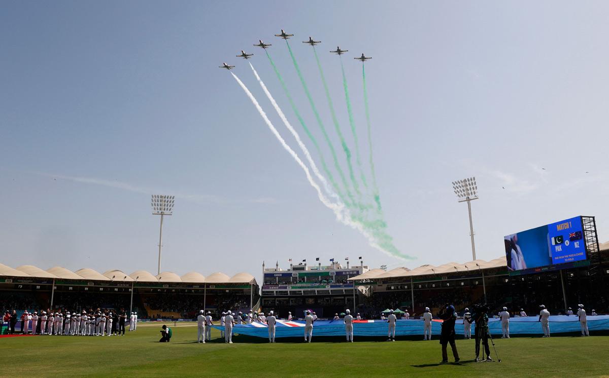 Pakistan Air Force aerobatic display team Sherdils perform