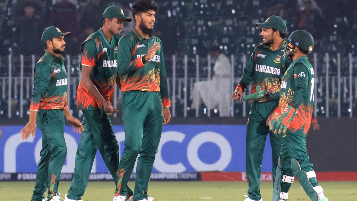  Bangladesh's Rishad Hossain celebrates the wicket of New Zealand's Rachin Ravindra with teammates