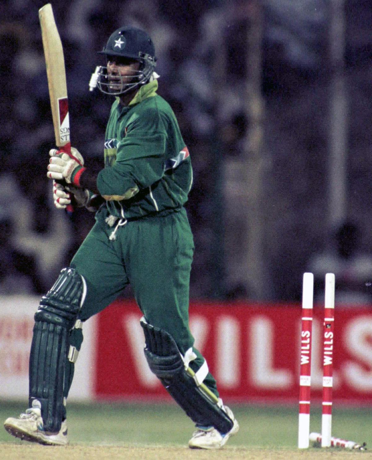 Aamir Sohail is bowled by Venkatesh Prasad