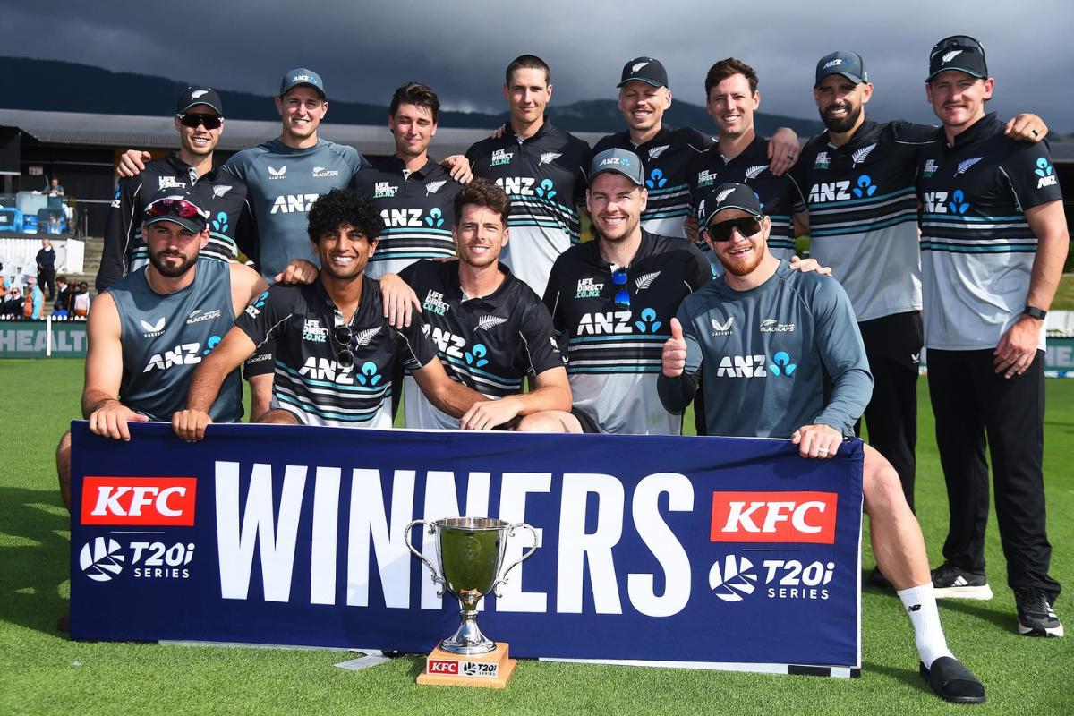 New Zealand players celebrate winning the three-match T20I series vs Sri Lanka 2-1 