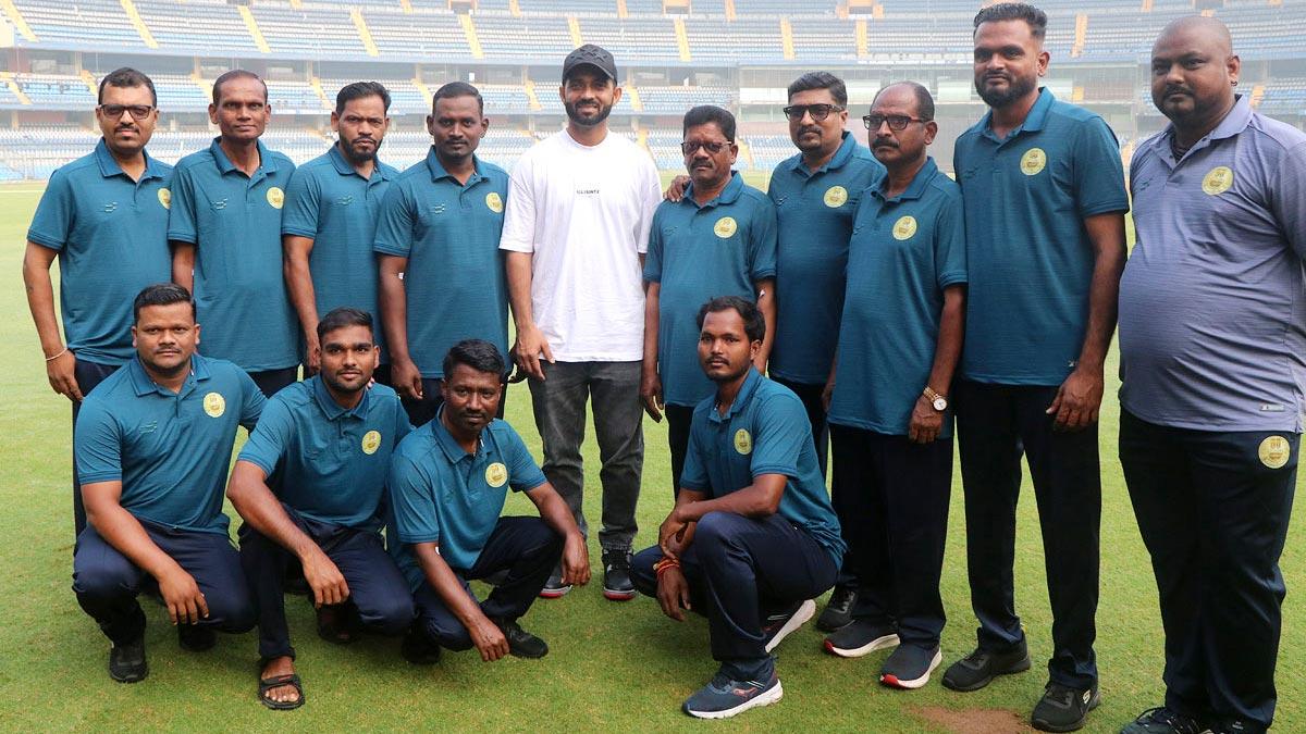 Ajinkya Rahane with groundsmen of MCA