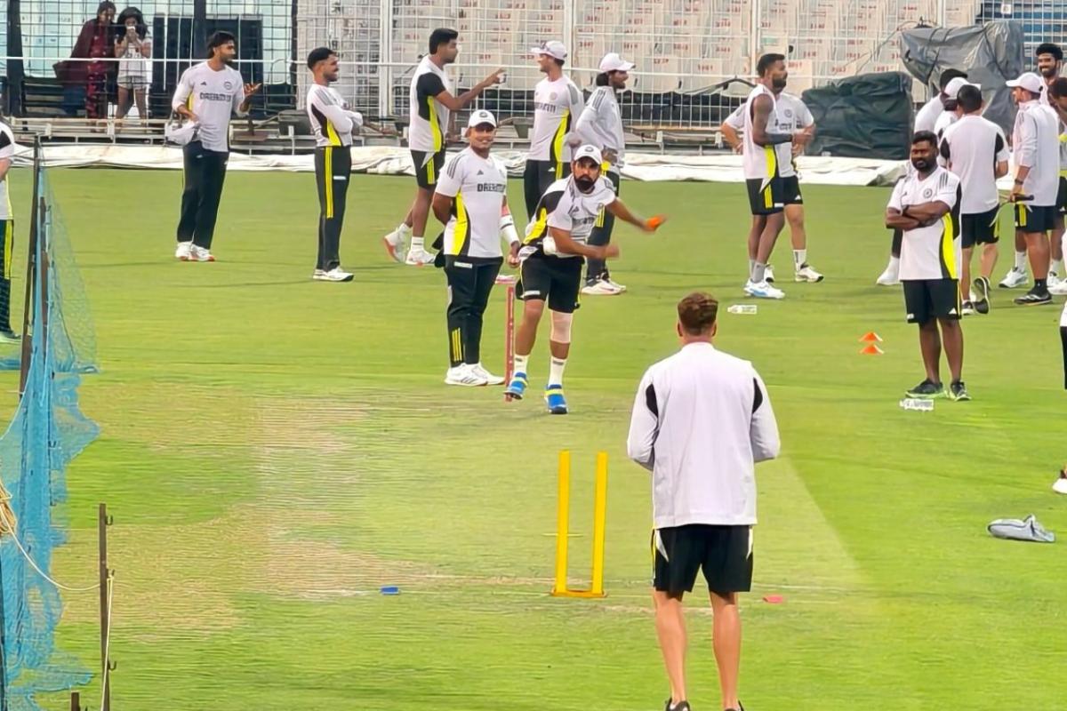 His knee heavily strapped, Mohammed Shami had a long outing in the nets  