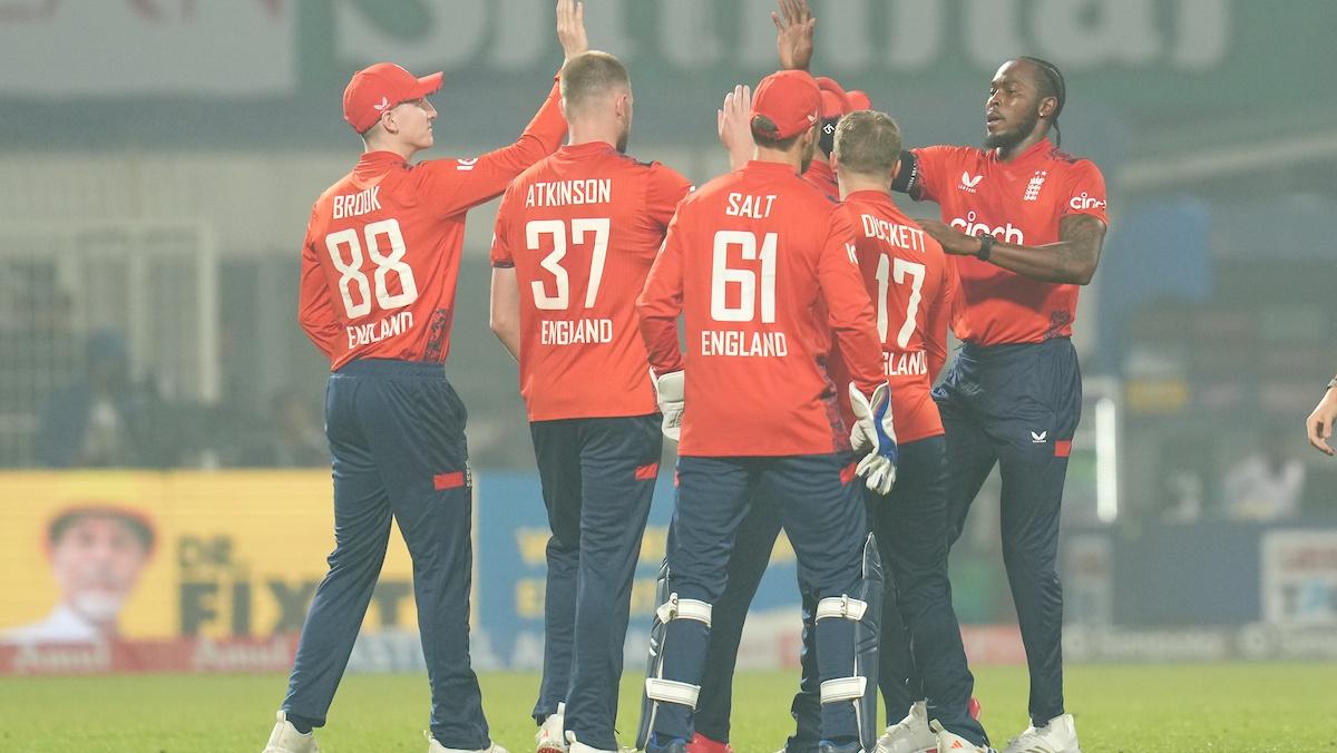 England players celebrate the wicket of Sanju Samson