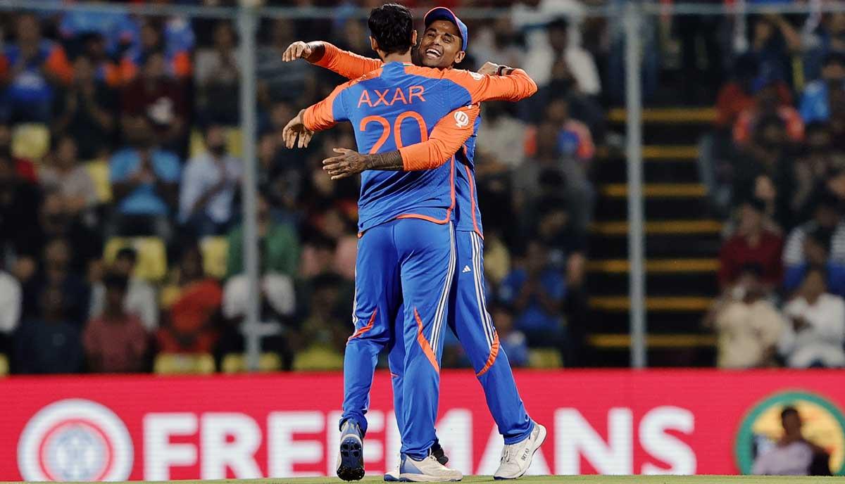 Axar Patel celebrates with Suryakumar Yadav 