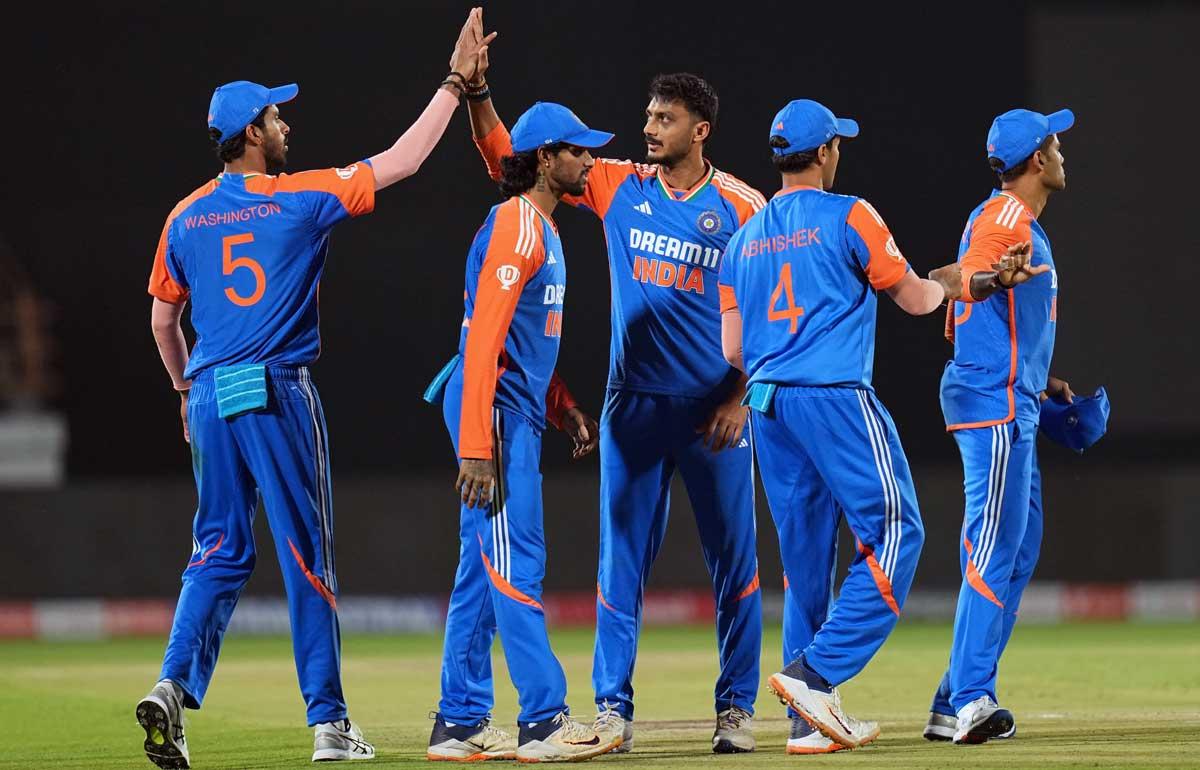 Axar Patel celebrates the wicket of Ben Duckett.