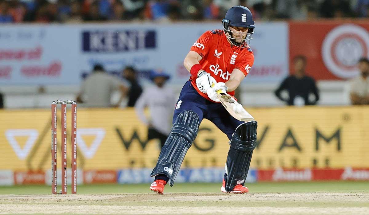 Ben Duckett plays the scoop off Mohammed Shami for a six.