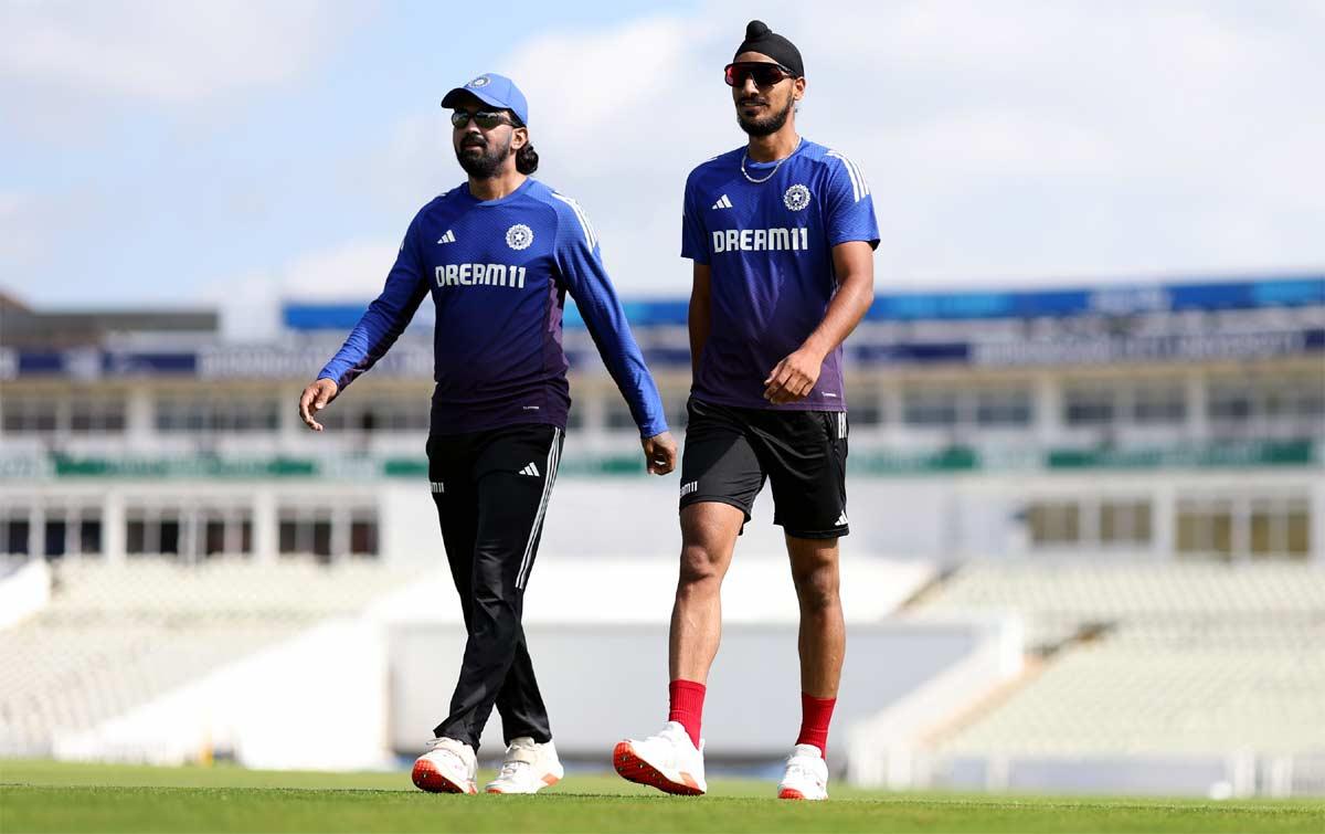 K L Rahul with Arshdeep Singh