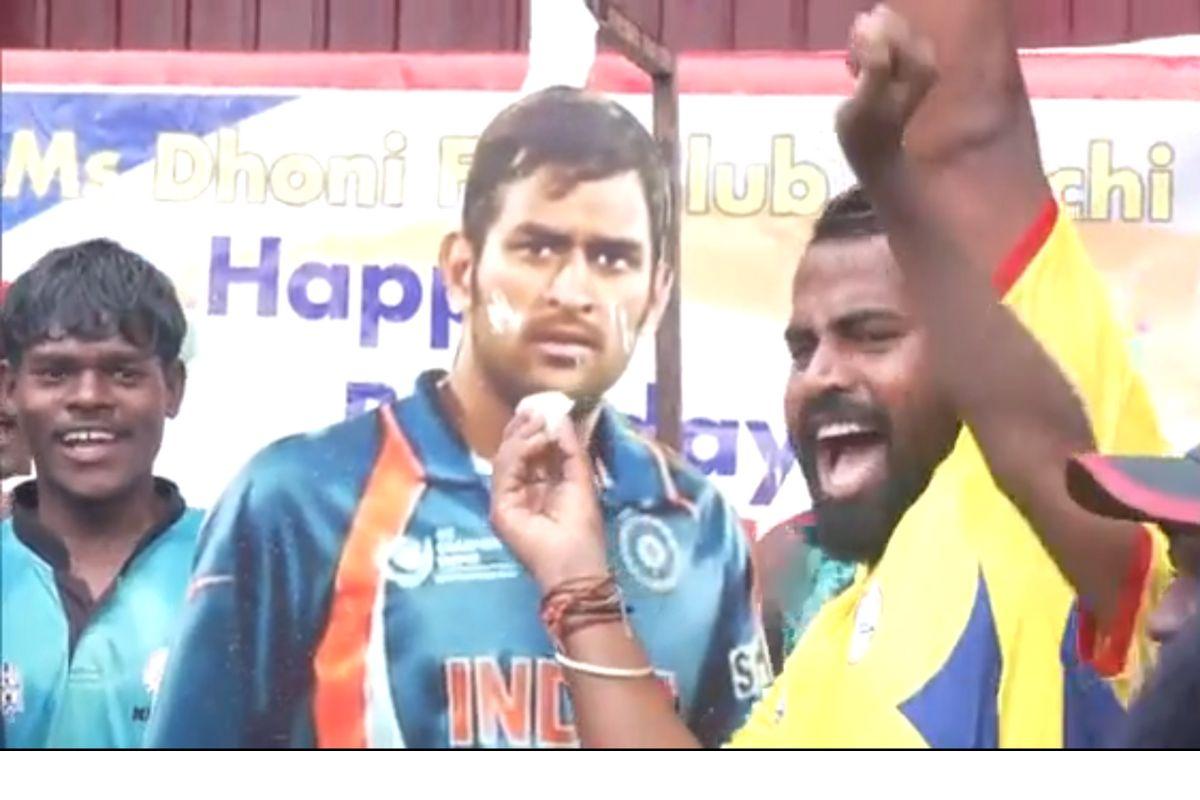 MS Dhoni fans