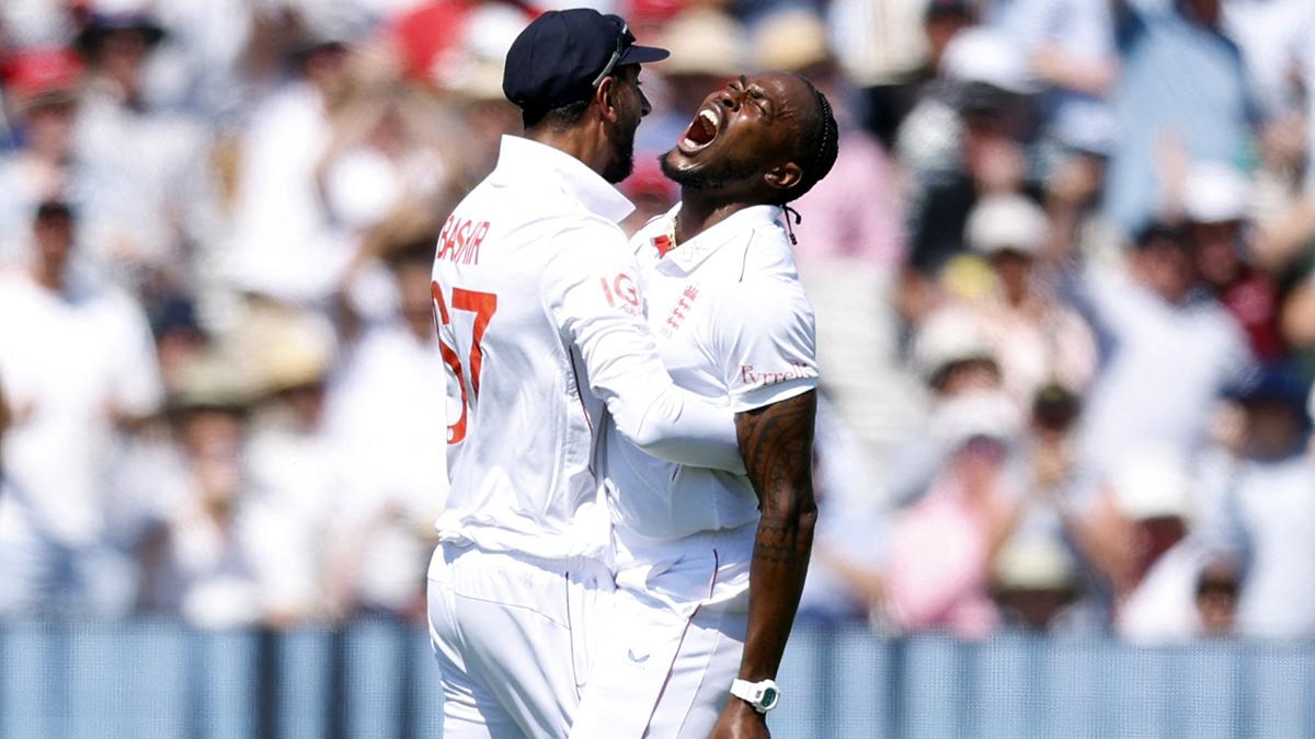 England's Jofra Archer celebrates with Shoaib Bashir after taking the wicket of India's Yashasvi Jaiswal 