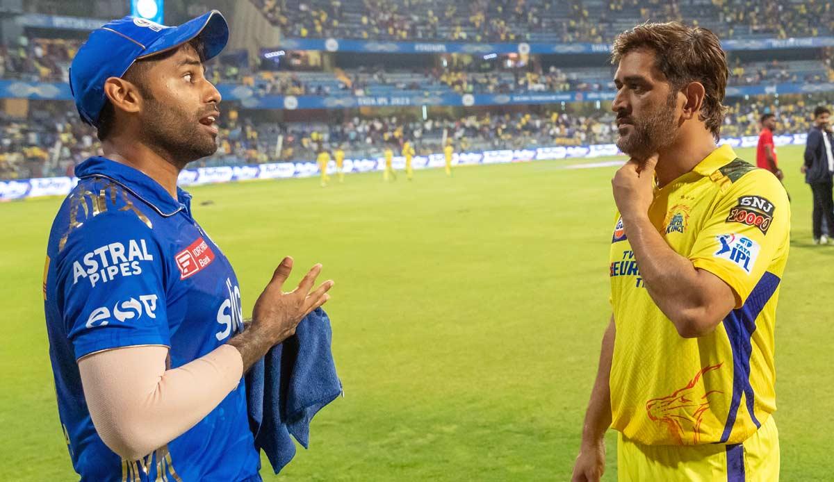 Suryakumar Yadav with Mahendra Singh Dhoni