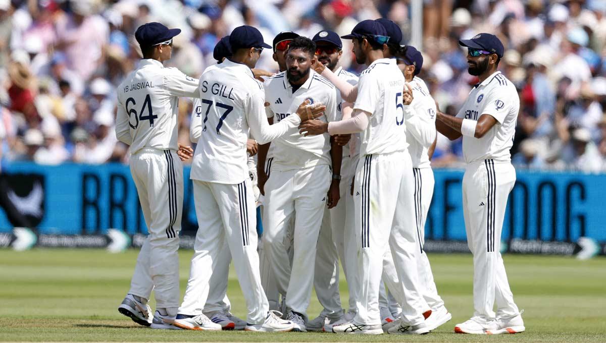 Mohammed Siraj celebrates with teammates