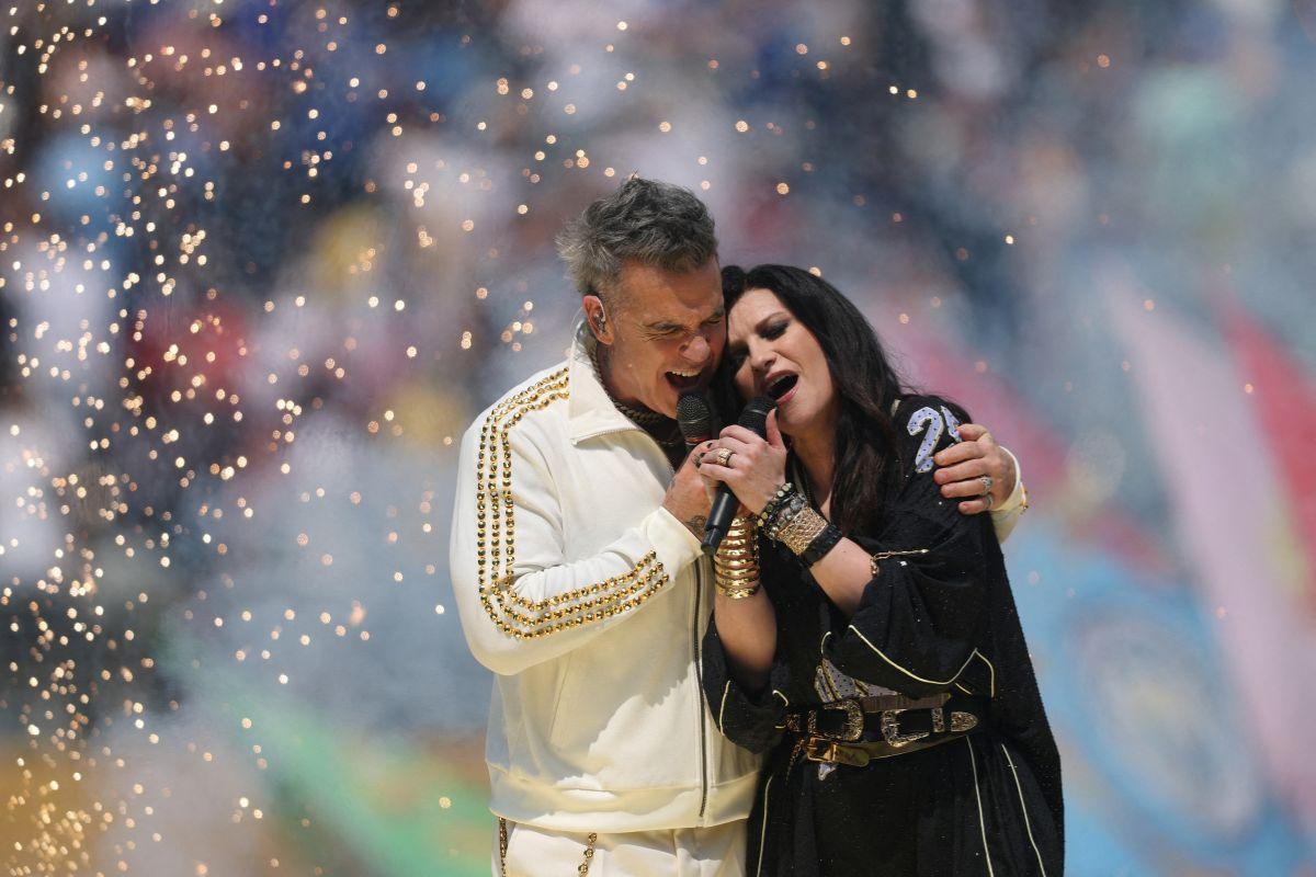 Robbie Williams and Laura Pausini perform before the match 