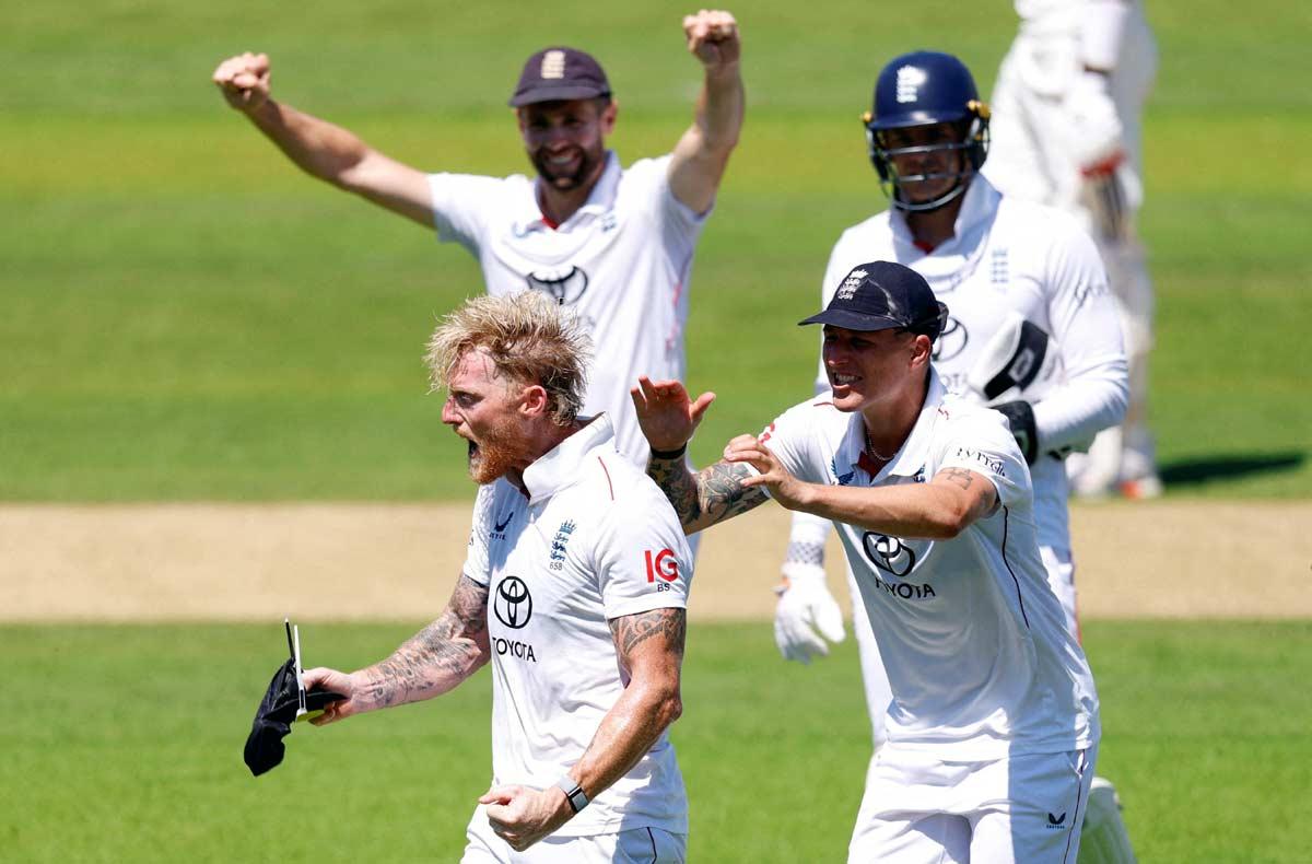 Ben Stokes celebrates with teammates after running out Rishabh Pant