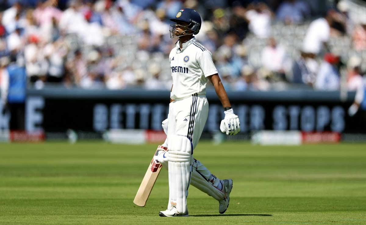 Yashasvi Jaiswal walks back to the pavilion