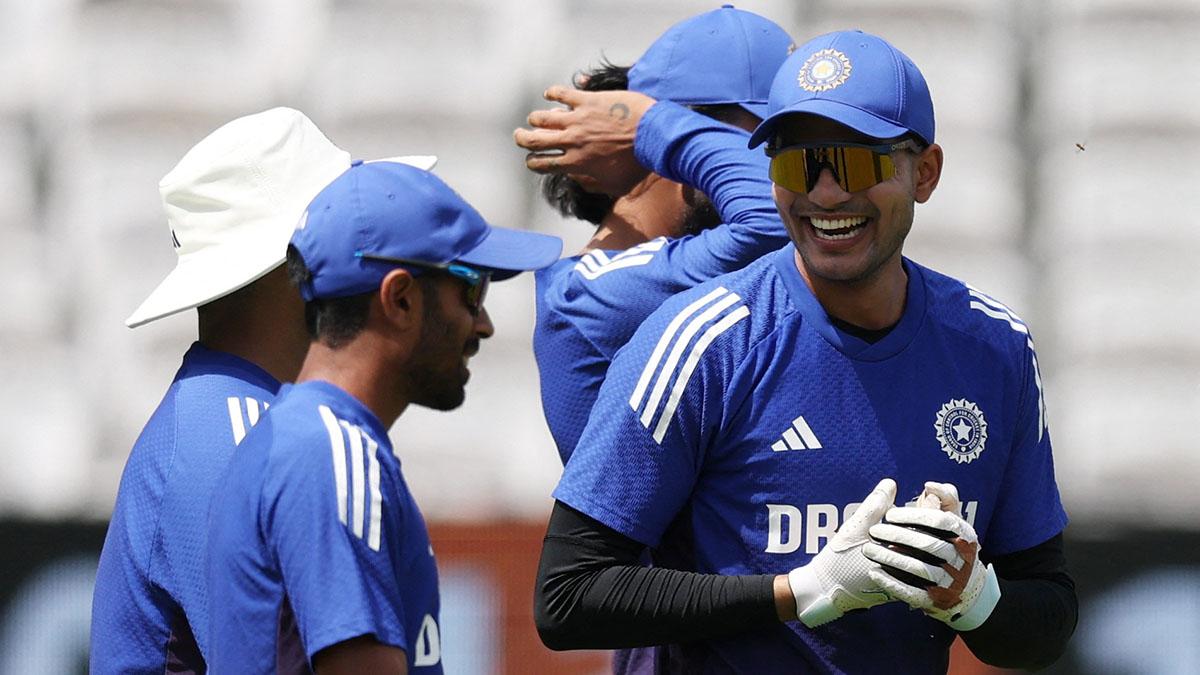 India put Lord's heartbreak behind with music, banter!