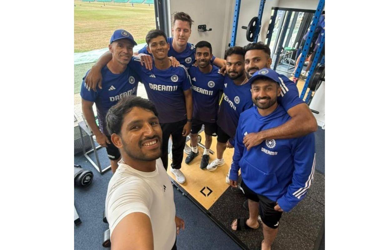 Dhruv Jurel clicks a selfie