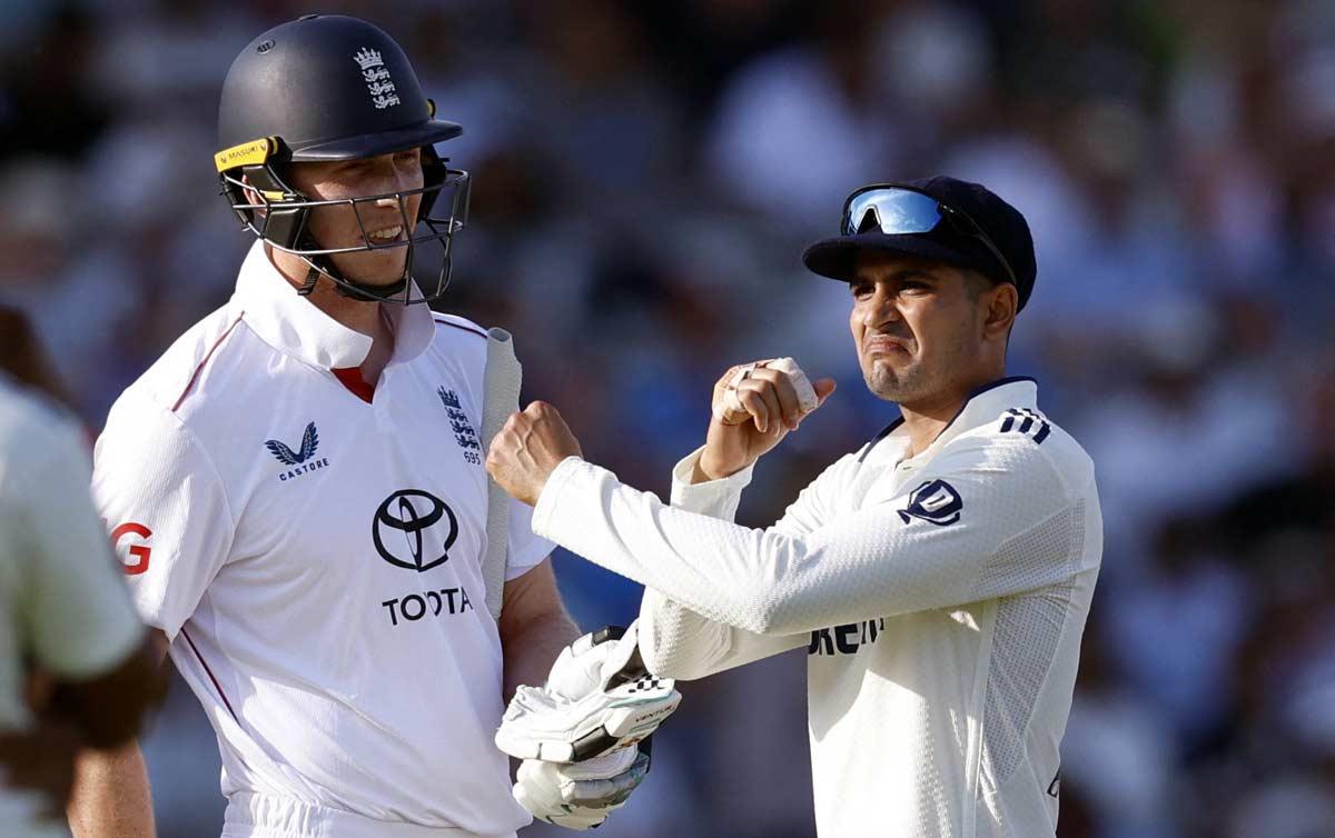 Shubman Gill clashes with Zak Crawley Shubman Gill clashes with Zak Crawley