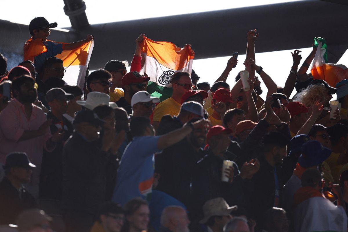 Indian fans with the tri colour as KL Rahul and Shubman put on a fighting partnership