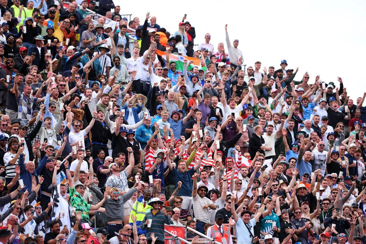 England fans celebrate after Chris Woakes removes Yashasvi Jaiswal