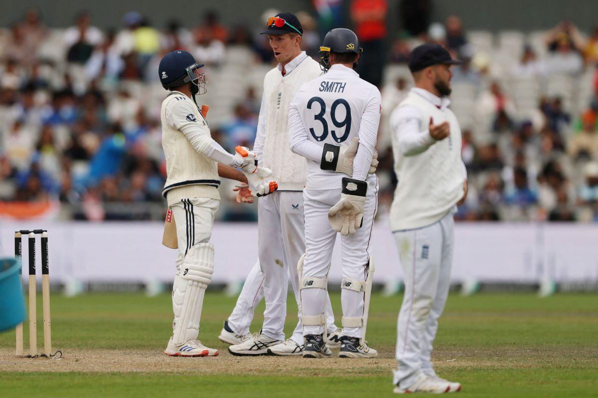 England's Zak Crawley argues with India's Ravindra Jadeja after he refused to accept Ben Stokes's offer to draw the match early 