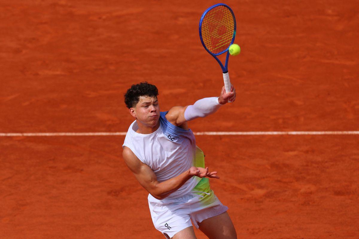 Ben Shelton of the U.S. in action during his fourth round match against Spain's Carlos Alcaraz 