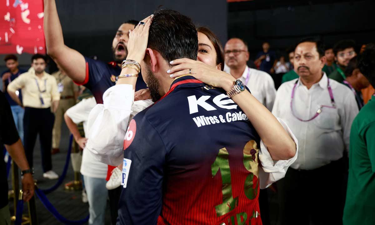 Virat Kohli with Anushka Sharma