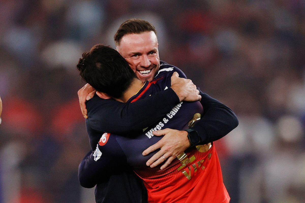 RCB legends ABD hugs Virat Kohli