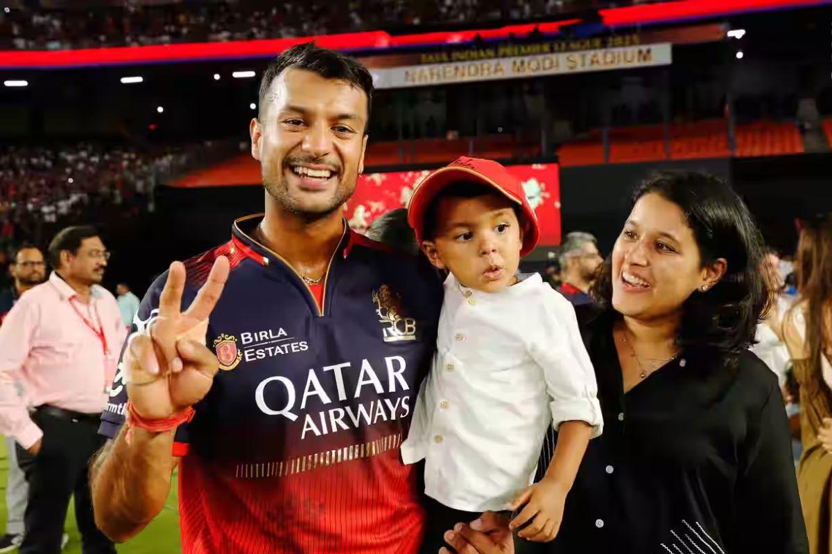 Mayank Agarwal with his wife Aashita Sood and son Ayaansh