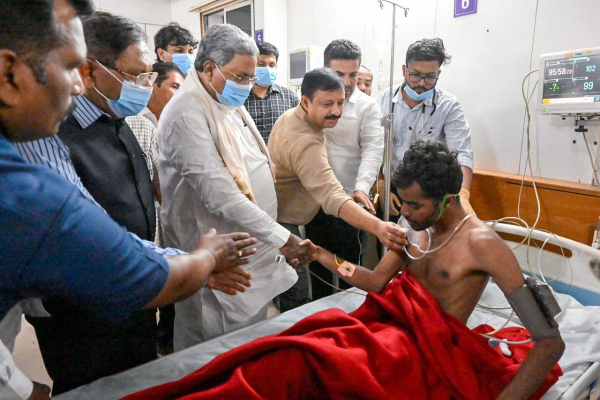  Karnataka Chief Minister Siddaramaiah meets the injured in the stampede at M Chinnaswamy Stadium, at Bowring Hospital in Bengaluru on Wednesday