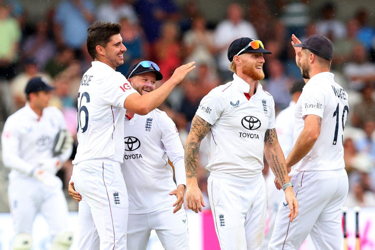 England's Josh Tongue celebrates with teammates after taking the wicket of India's Prasidh Krishna 