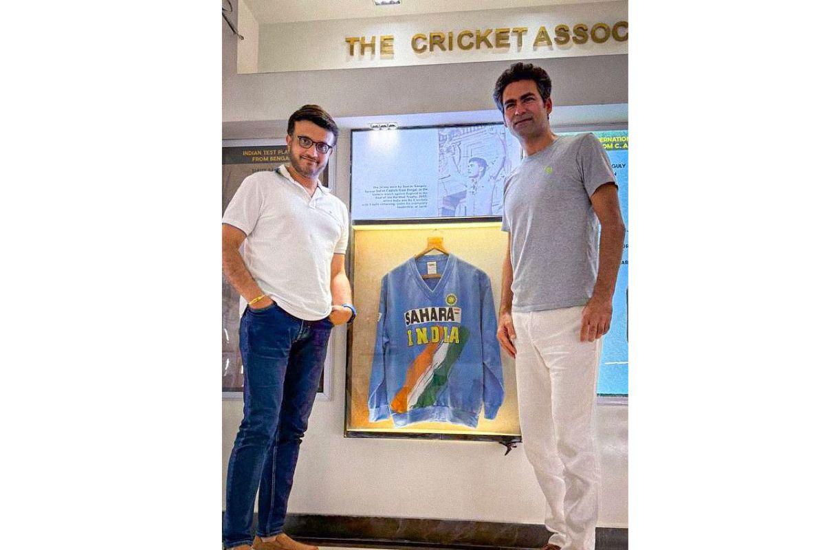 Sourav Ganguly and Mohammed Kaif with Dada''s iconic jersey he unfurled on the Lord's balcony after the famous Natwest series win in 2002