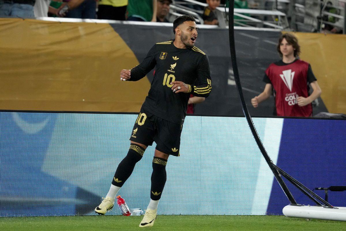 Mexico forward Alexis Vega (10) celebrates after scoring a goal against Saudi Arabia in the second half during a quarterfinal match of the 2025 Gold Cup at State Farm Stadium in Glendale, Arizona, USA  on Saturday