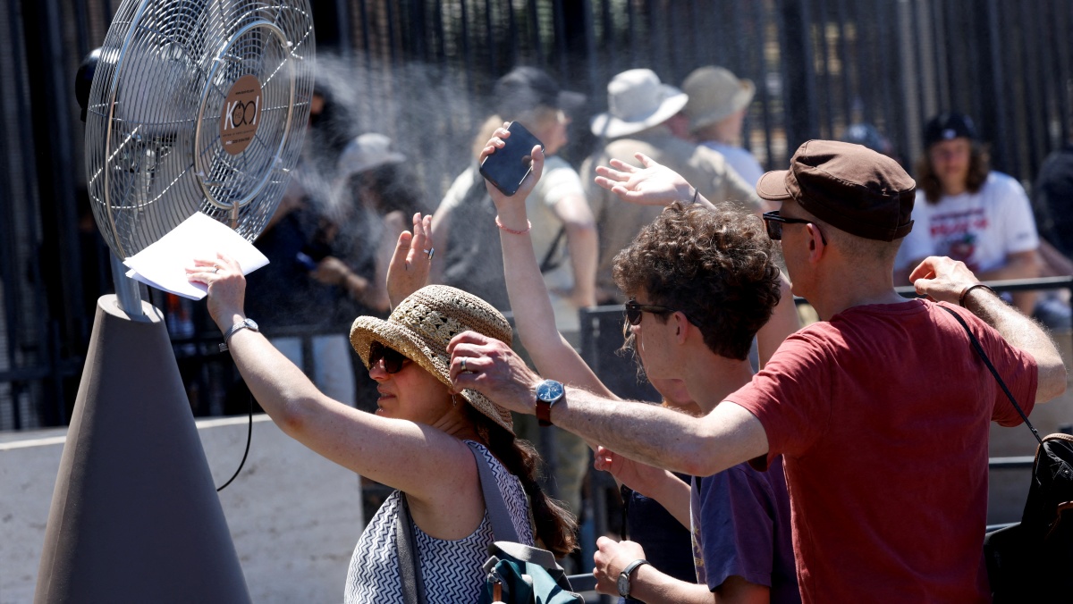Wimbledon braces for hottest start in history - Rediff Sports