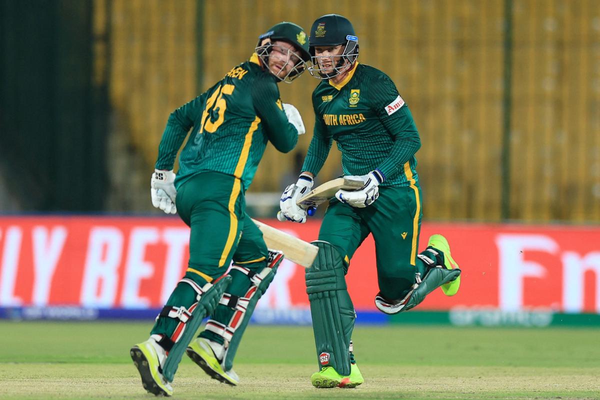 South Africa's Rassie van der Dussen and Heinrich Klaasen struck a fine partnership to guide the Proteas to victory