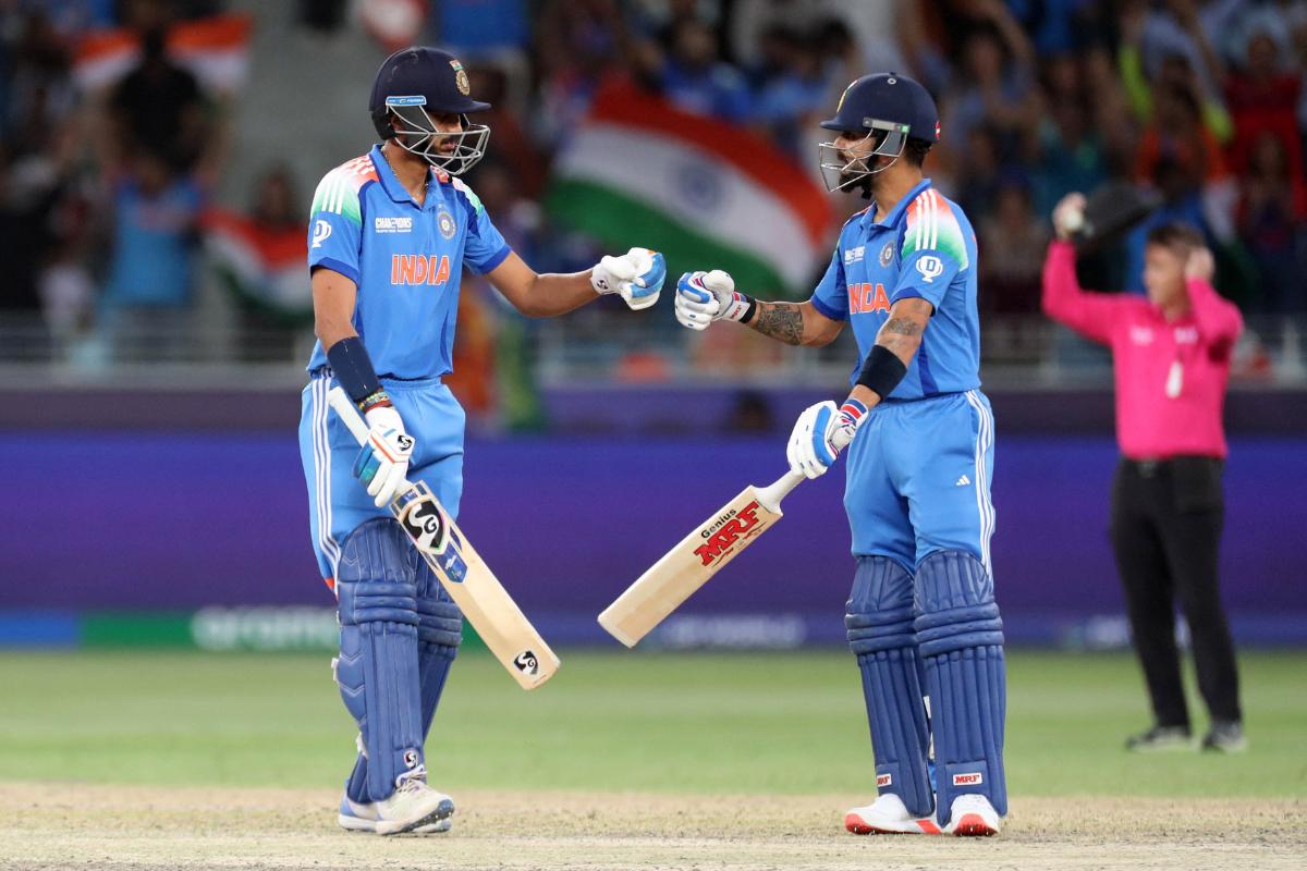 Axar Patel and Virat Kohli put on a 44-run stand 