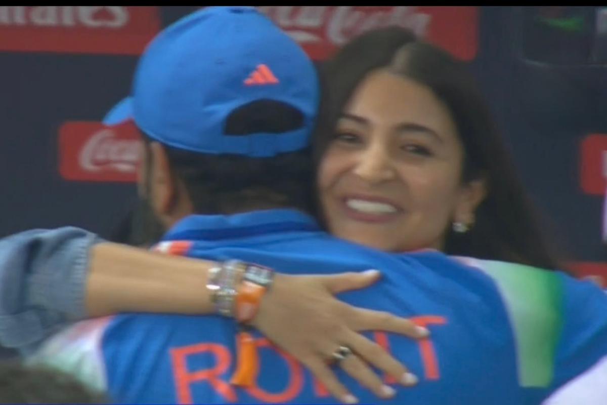 Anushka Sharma congratulates Rohit Sharma 