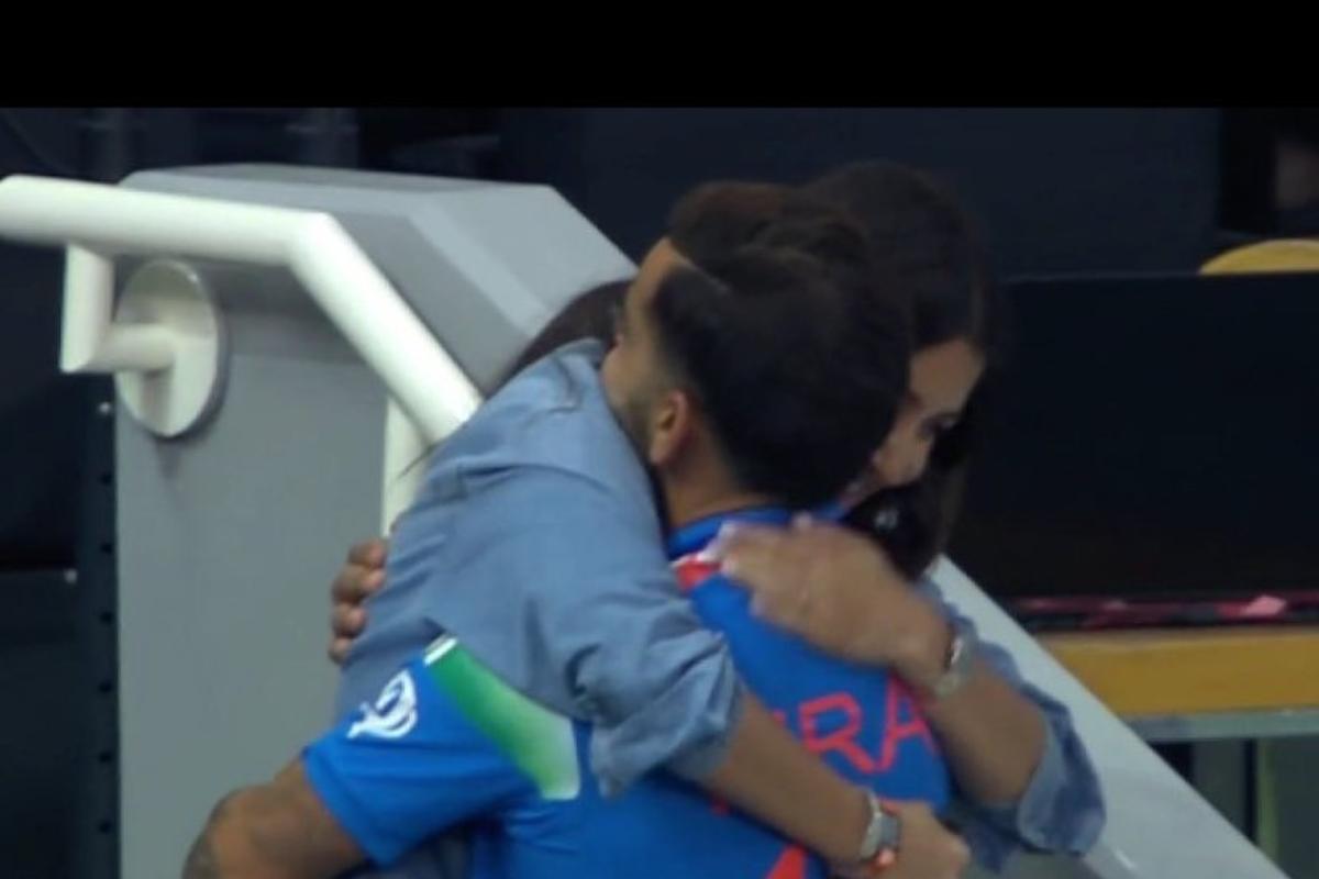 Virat Kohli and Anushka Sharma hug