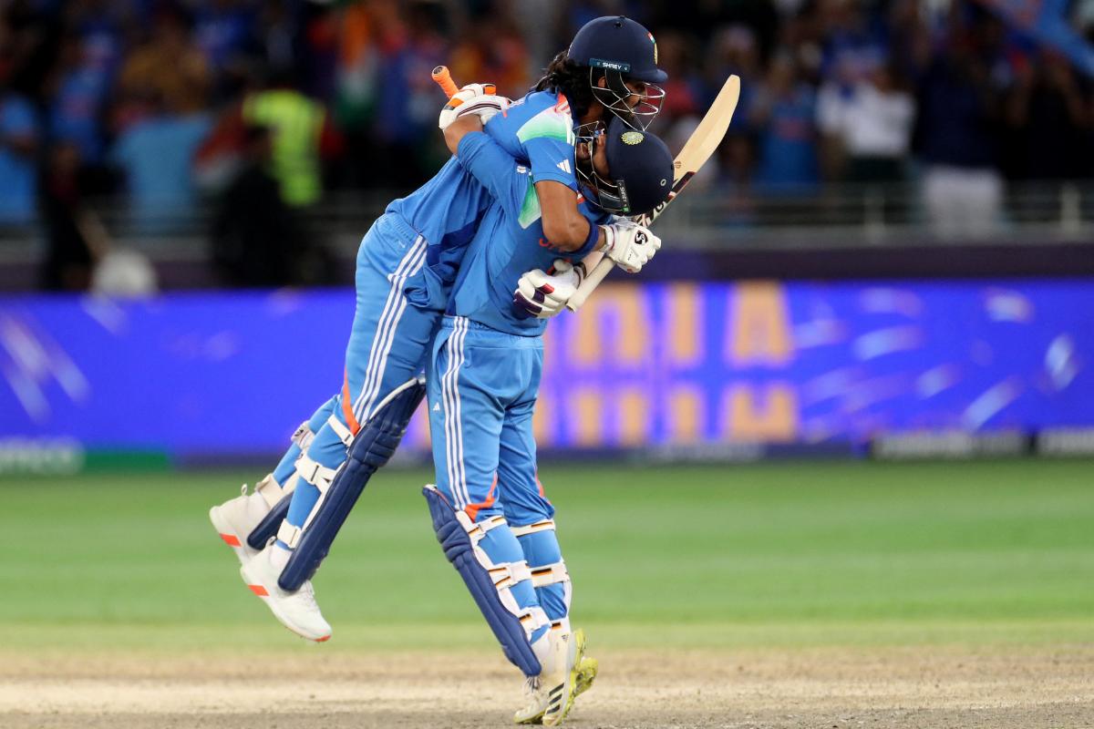 Ravindra Jadeja celebrates with K L Rahul after winning the Champions Trophy final.