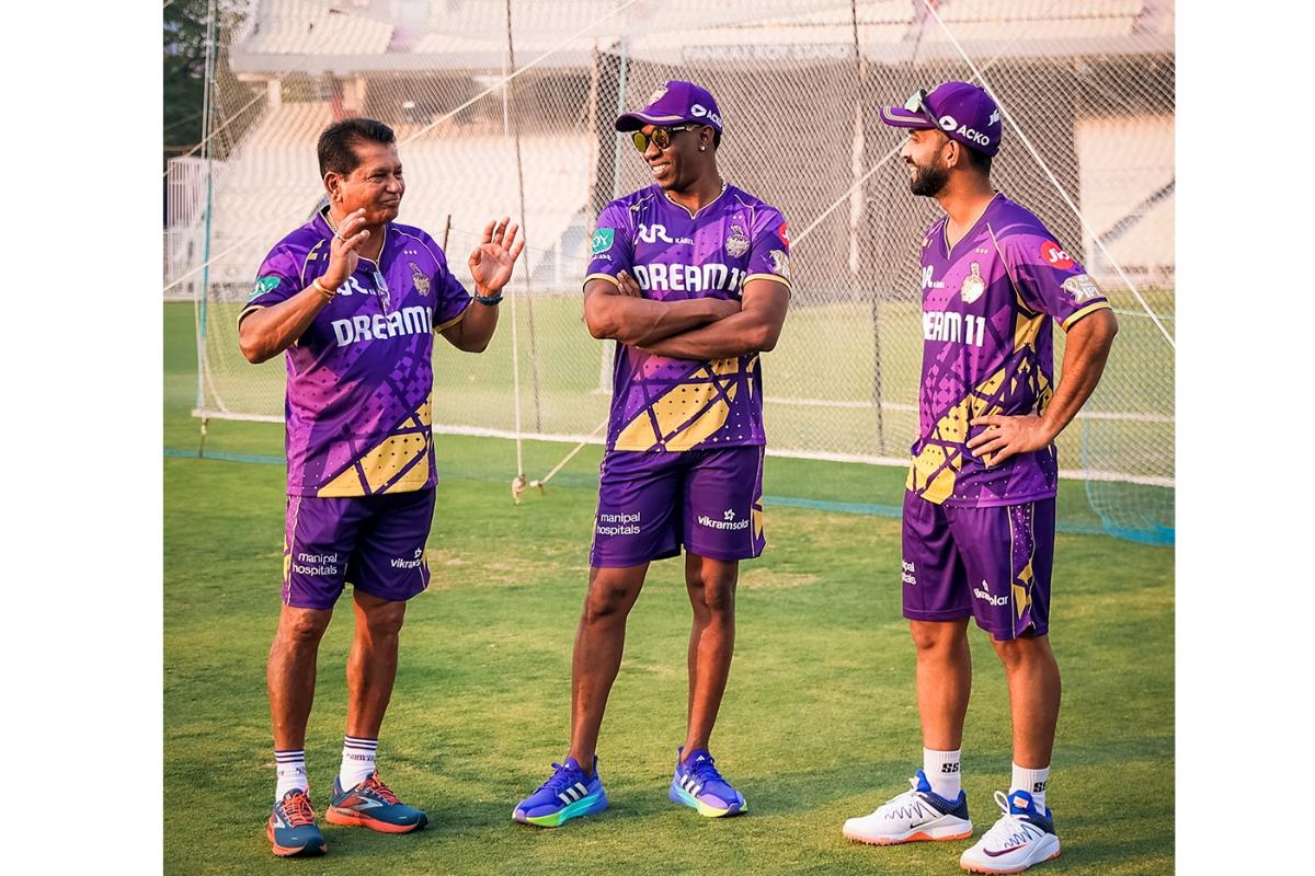 Chandrakant Pandit, Dwayne Bravo and captain Ajinkya Rahane at a practice session