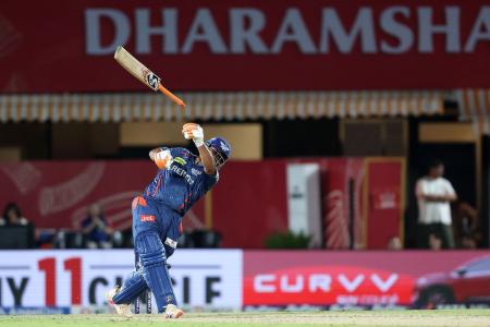 Rishabh Pant loses his bat as he goes for a shot