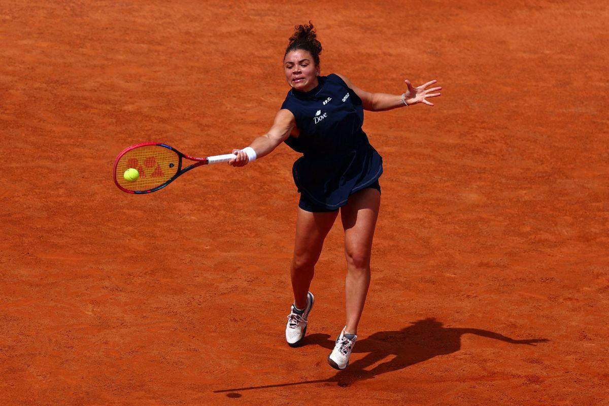 Italy's Jasmine Paolini in action during her Italian Open quarter final match against Russia's Diana Shnaider at Foro Italico, Rome, on Tuesday 