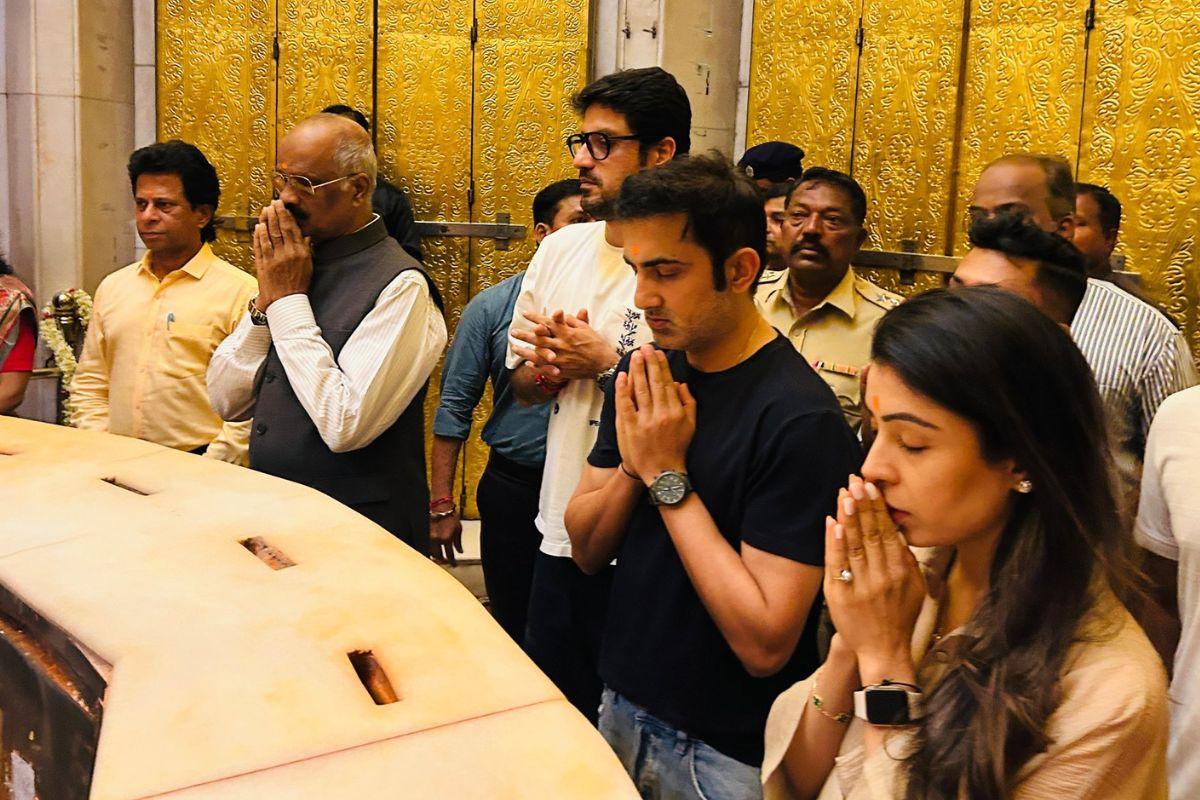 Gautam Gambhir and Natasha offer prayers at the Siddhivinayak temple